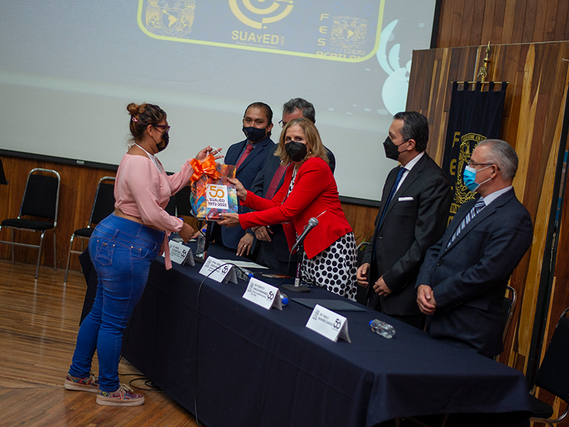 Premiación de concursos en la FES Acatlán